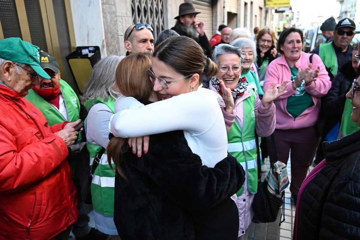 La PAH logra aplazar el desahucio de una mujer y su hija en el barrio de Carrús en Elche