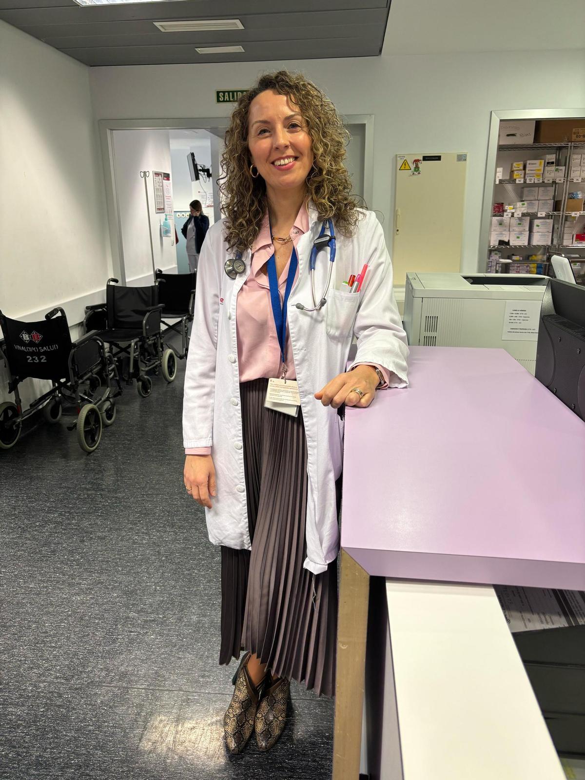 La doctora, en una imagen en el Hospital del Vinalopó, en Elche