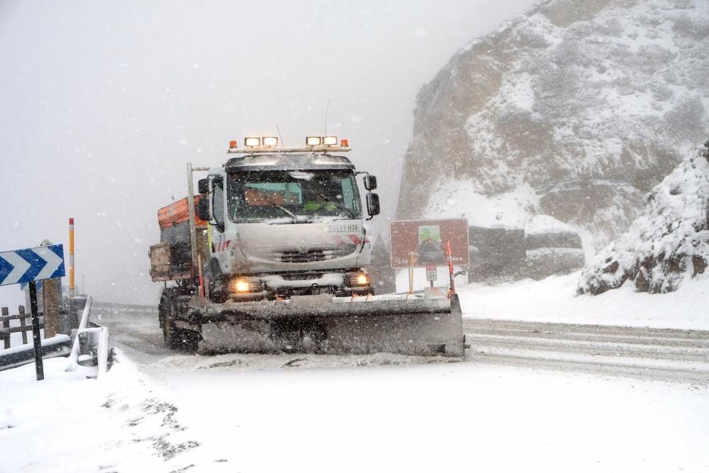 Temporal de nieve en el Puerto de Pajares