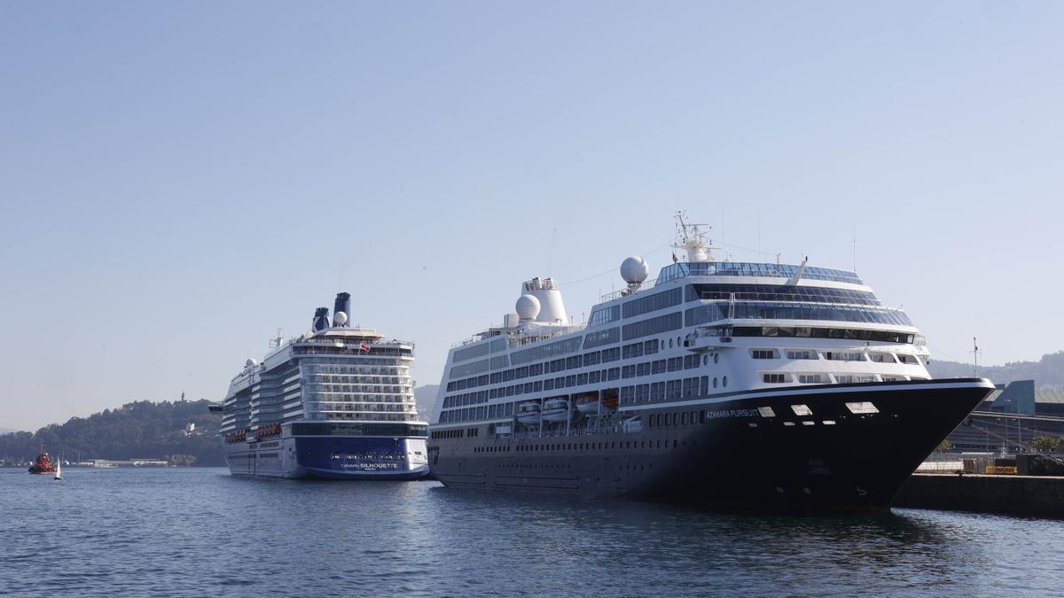 El &#039;Azamara Pursuit&#039; y el &#039;Celebrity Silhouette&#039;, atracados esta mañana en la Estación Marítima de Vigo