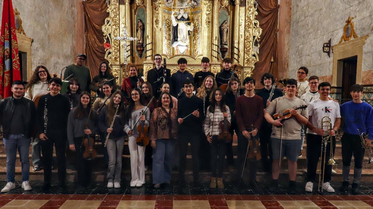 Los miembros de la Jove Orquestra Simfònica Pitiüsa