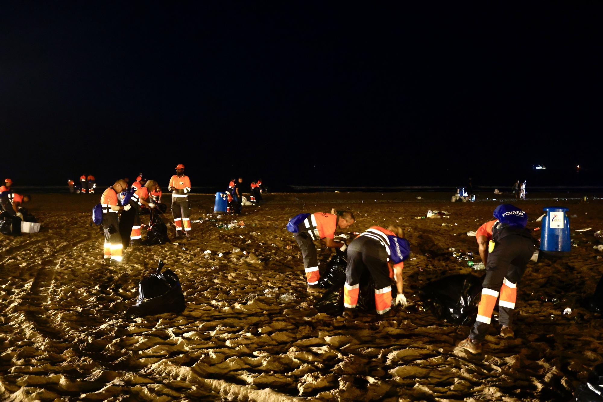 Así fue el desalojo y la limpieza tras la noche de San Juan