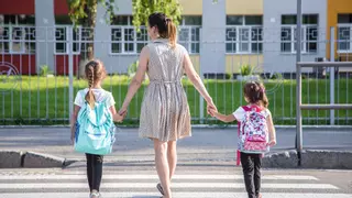 Madrid rechaza las becas comedor a las madres solteras por no aportar los datos del segundo progenitor