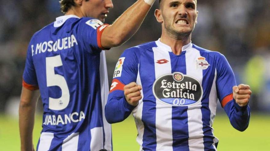 Pedro Mosquera y Lucas Pérez celebran un gol esta temporada.