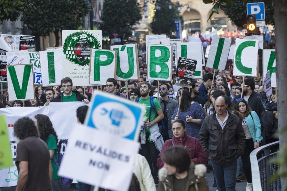 Manifestación contra la LOMCE en Oviedo