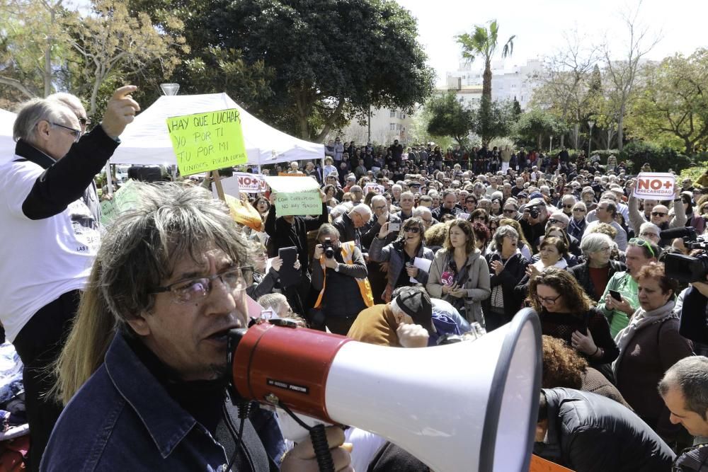 Tres generaciones llenan el parque de la Paz y acusan a los diferentes gobiernos de "olvidar" a los ciudadanos