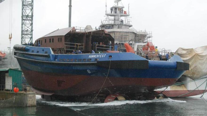 Gondán bota el primero de los tres remolcadores para Noruega