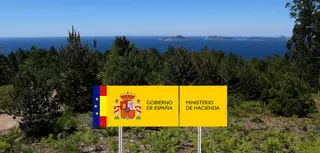 El Gobierno reclama la propiedad de montes vecinales ubicados en la línea de costa