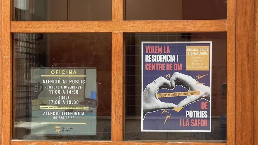 Continúa en Potries la recogida de firmas para pedir a la Generalitat la residencia pública para mayores