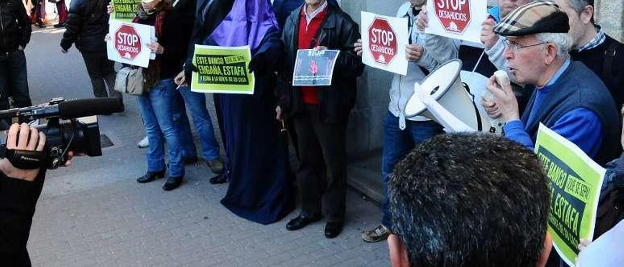 Una protesta ciudadana contra los desahucios en la comarca. // FdV