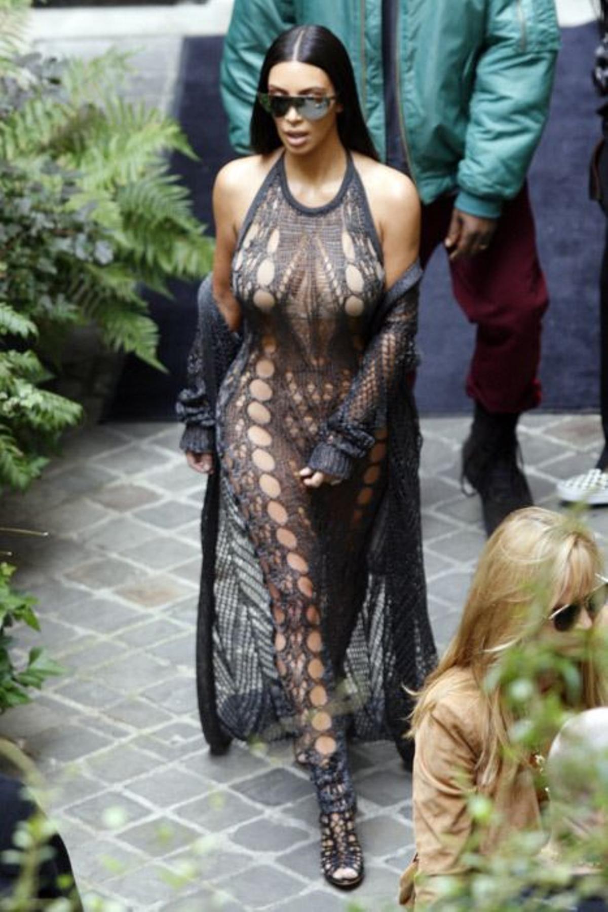 Kim Kardashian con vestido calcetín de Balmain
