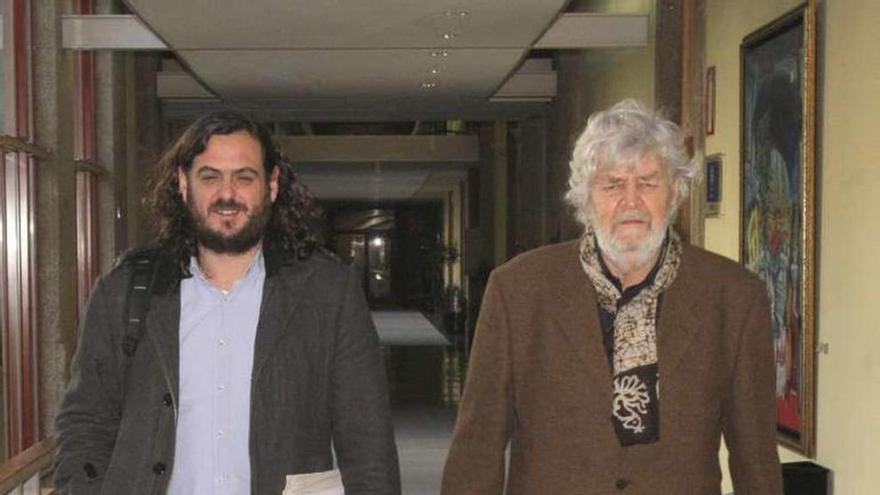 Antón Sánchez y Xosé Manuel Beiras, ayer en el Parlamento. // X. Álvarez