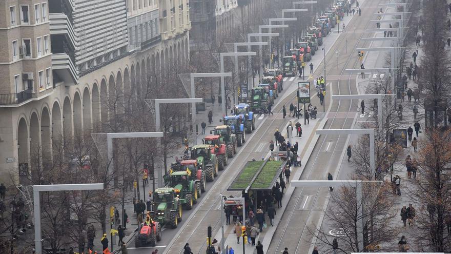 Movilización histórica 8 Más de un millar de tractores tomaron el centro de Zaragoza el 10 marzo de 2020.  | ÁNGEL DE CASTRO