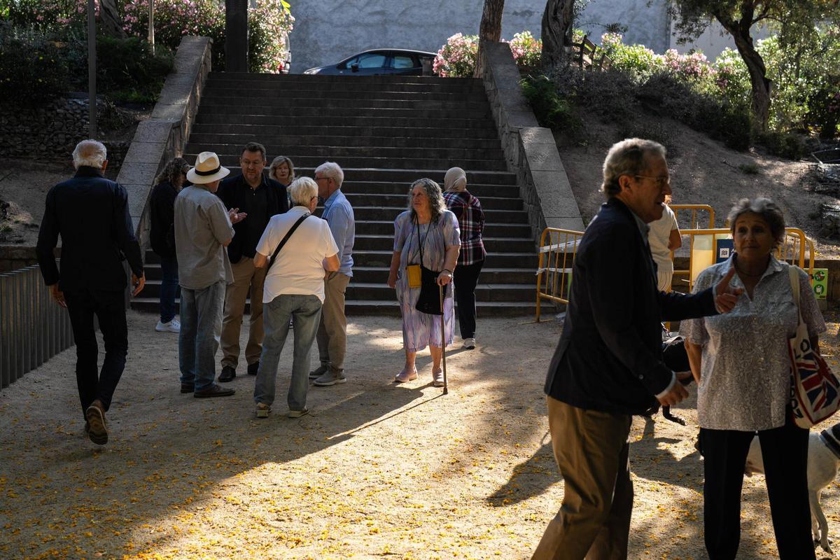Vecinos de Vallcarca protestan por la construcción de un IES en los jardines Comas Llaberia