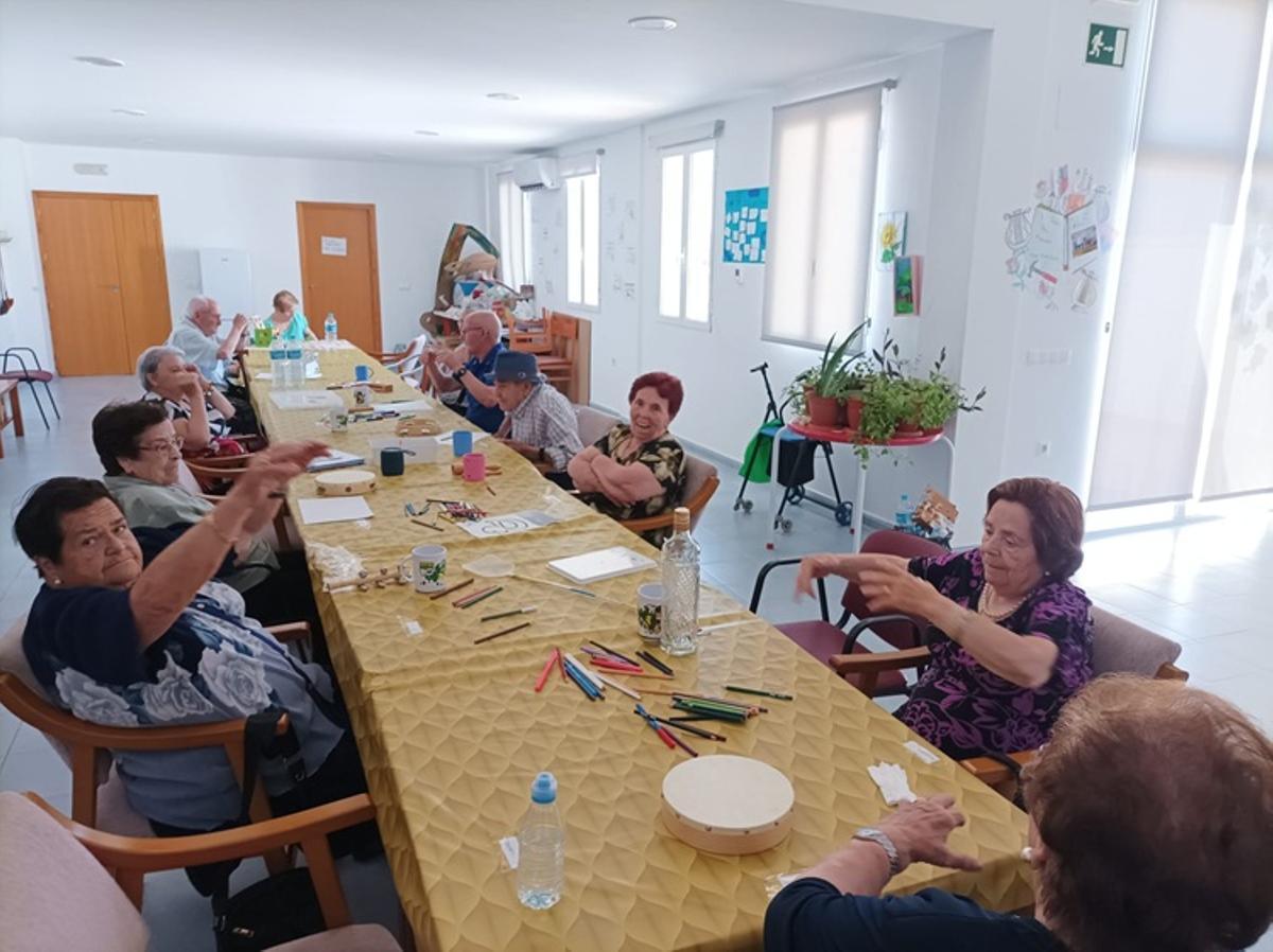 20260311 Asociación del Alzheimer y otras demencias Valle del Cabriel de Minglanilla. Proyecto cultural en el medio rural que combina música tradicional y terapias