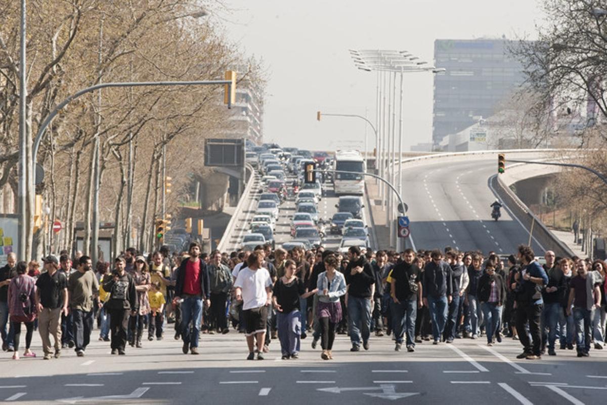 Manifestació a la Gran Via, a prop de la Monumental, durant la vaga general del 29-M.