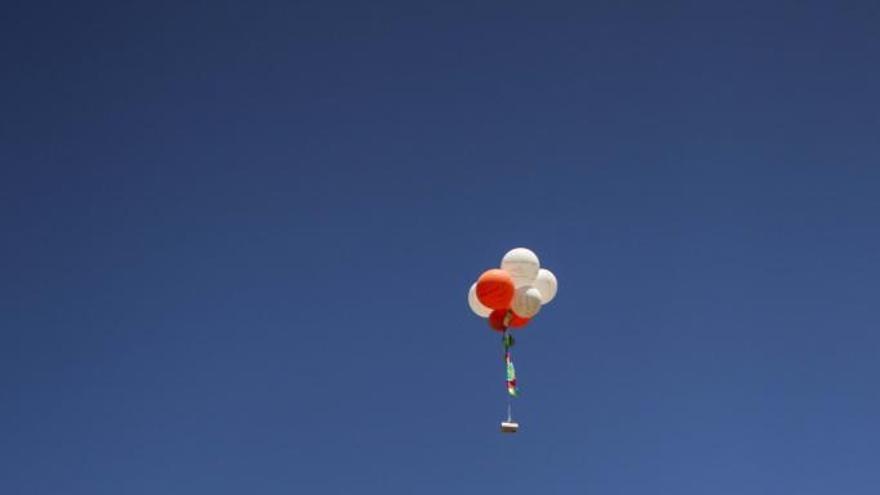 Momento del lanzamiento del globo.