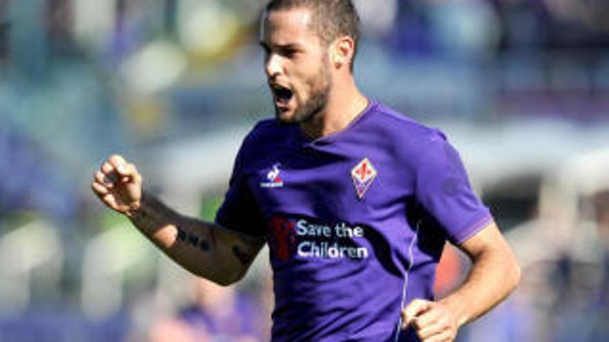 Mario Suárez en una foto con la Fiorentina.