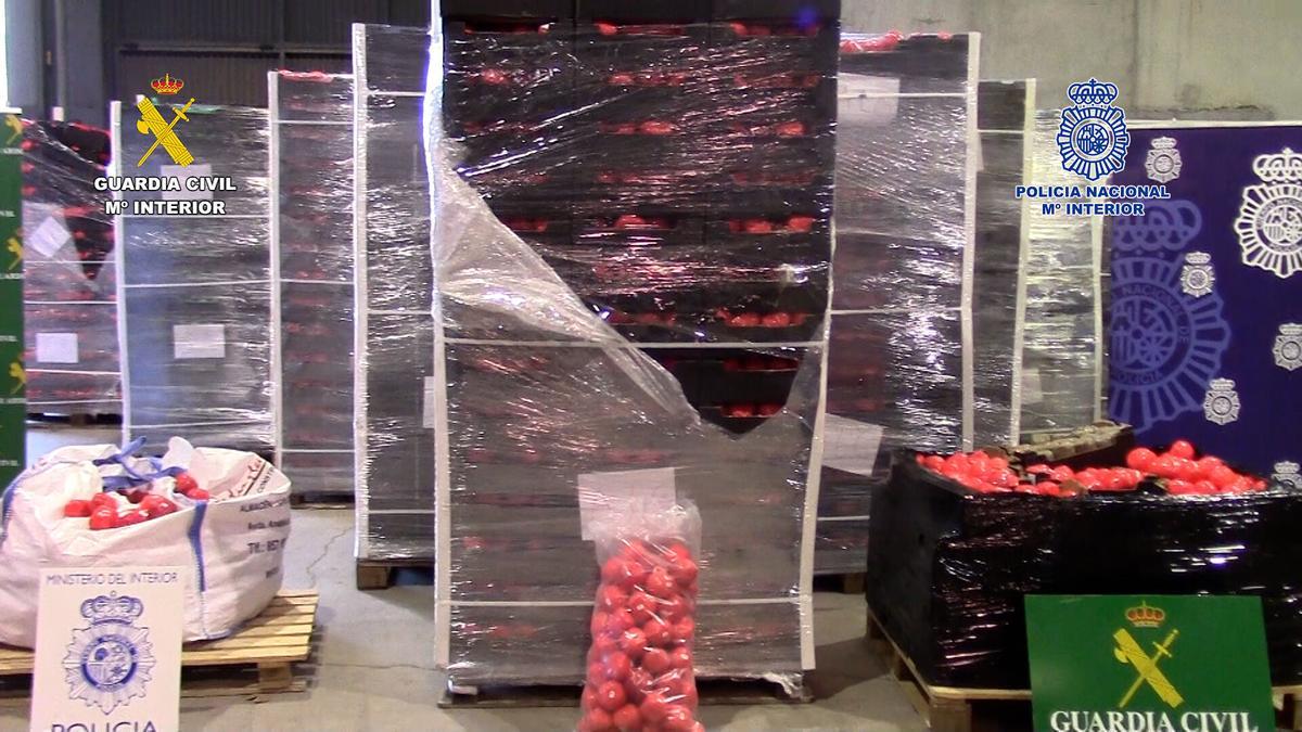 INTERVENIDAS MÁS DE 22 TONELADAS DE HACHÍS CAMUFALDO EN EL INTERIOR DE FALSOS TOMATES CON DESTINO FRANCIA. “Operación Califa Trucks”