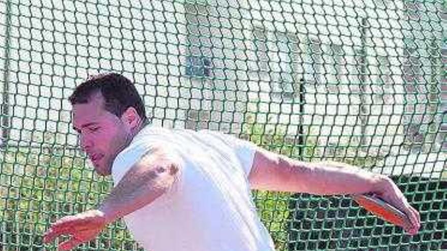 Víctor Gallego durante una competición en el CGTD. // Rafa Vázquez
