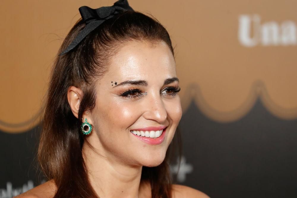 Detalle del original maquillaje de ojos con estrellas sobre una de sus cejas incluidas de Paula Echevarría en el preestreno del capítulo final de 'Velvet Collection'