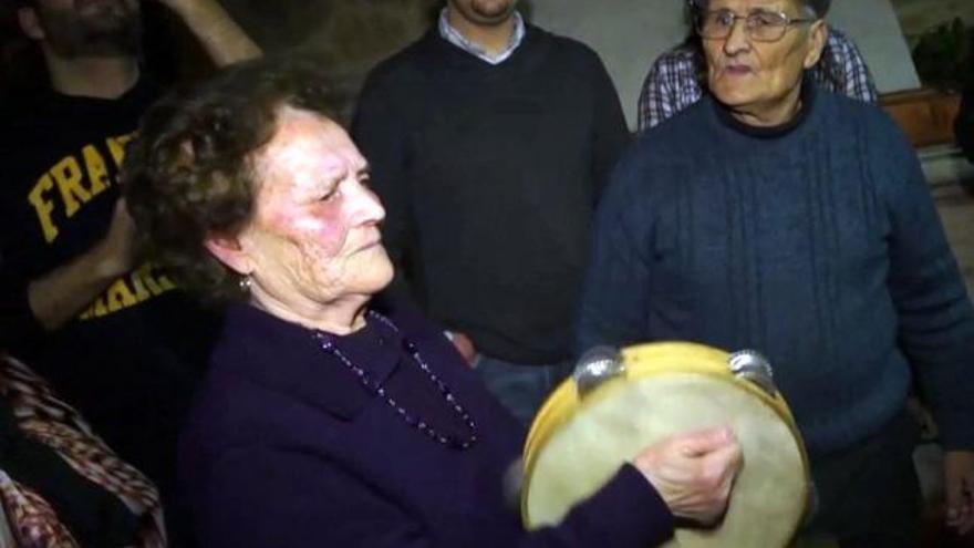 Jóvenes y mayores durante el encuentro intergeneracional celebrado en Nuez de Aliste.