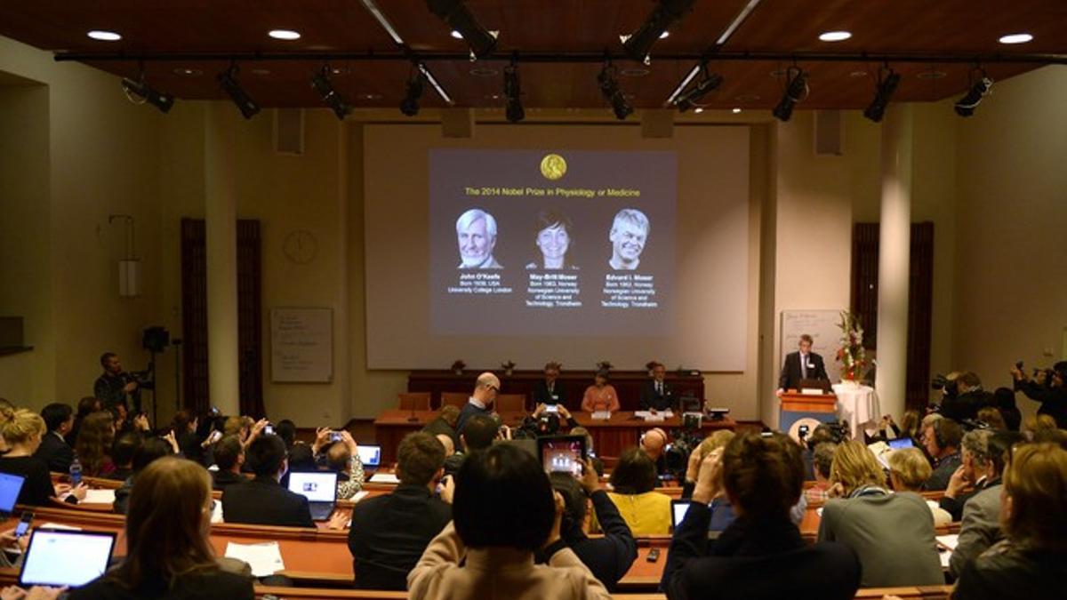 Momento en que la academia ha dado a conocer los premiados con el Nobel de Medicina del 2014.