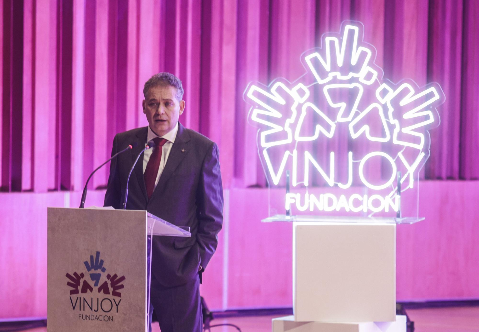 EN IMÁGENES: La Fundación Vinjoy celebra un siglo de milagro social con 1.300 abrazos