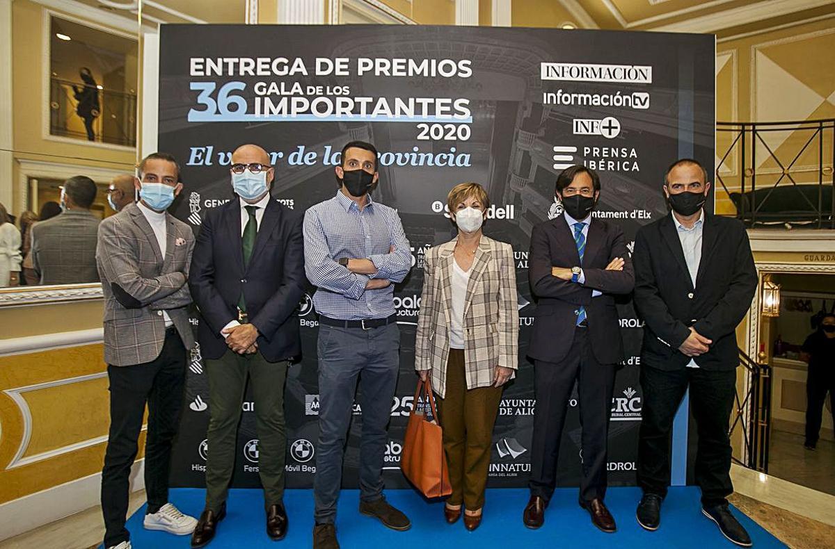 Rubén Ferrández y Miguel Quintanilla, director general y CEO del Grupo Ídex; Miguel Ángel Rives, redactor de Política de INFORMACIÓN; Marián Cano, presidenta de las patronales del calzado Fice y Avecal; Luis Rodríguez, secretario general del metal Fempa; y Miguel Vilaplana, redactor de Economía de INFORMACIÓN.
