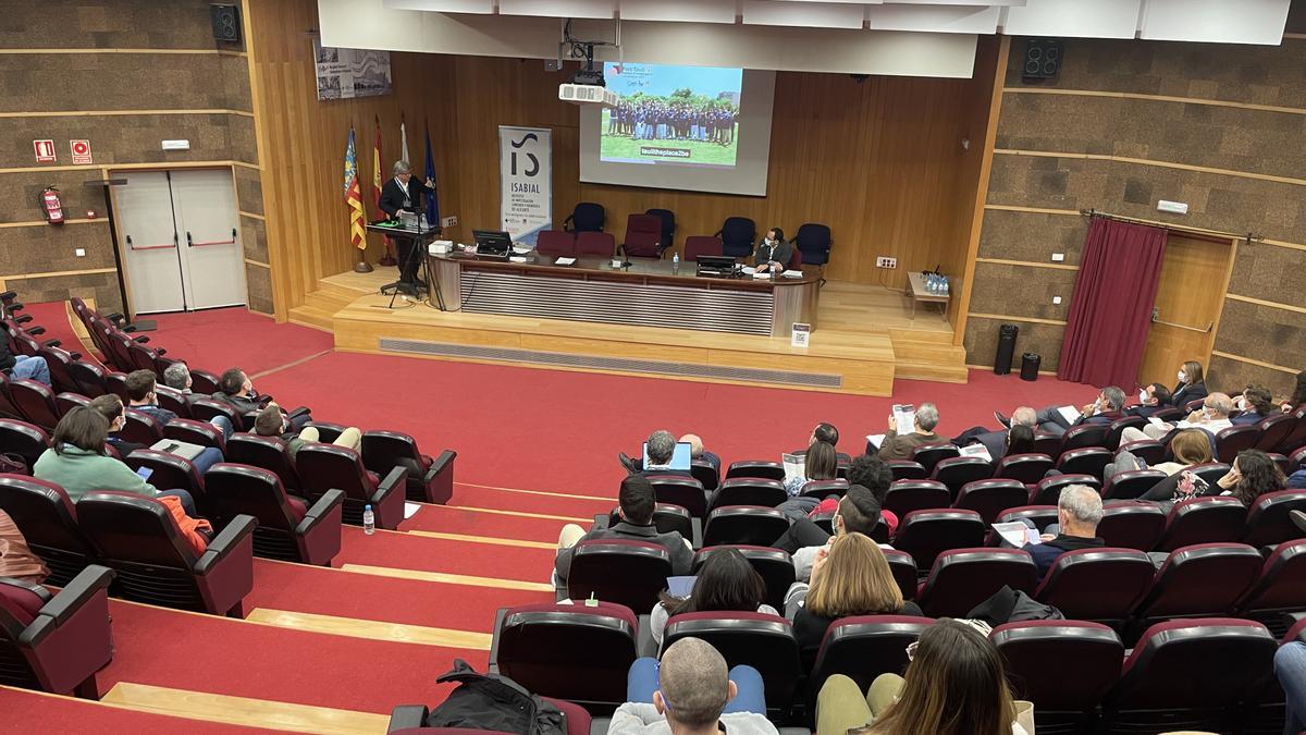 Un momento de la jornada de Isabial en el Hospital de Alicante, este viernes