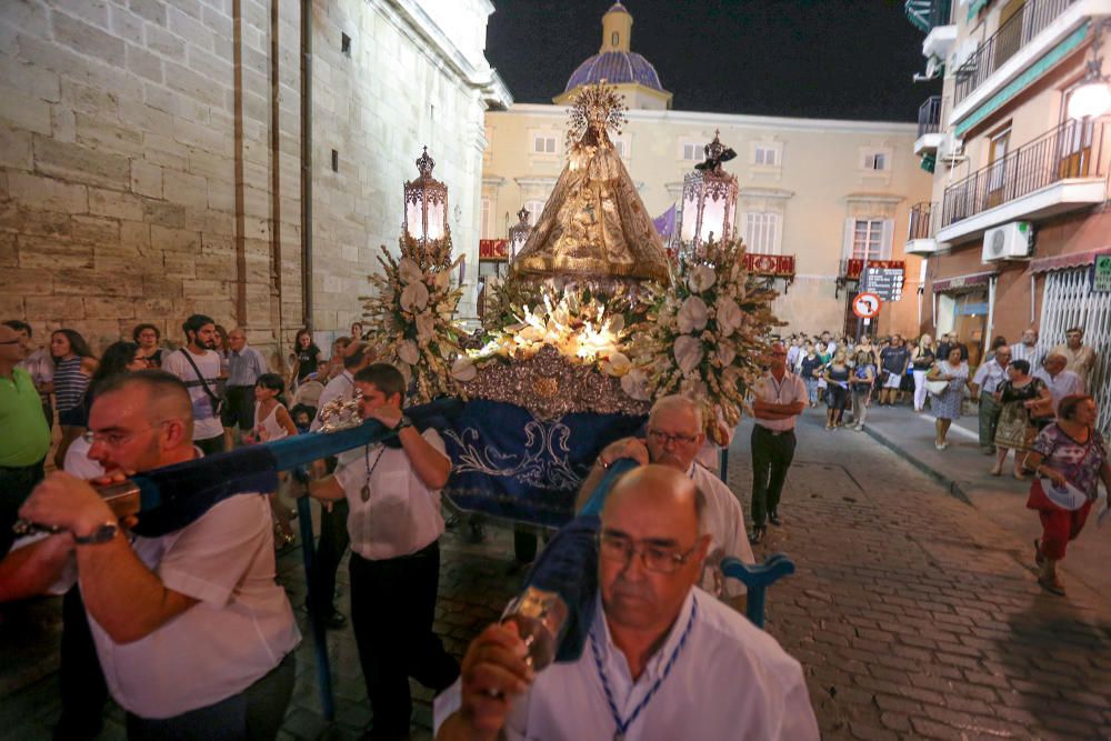 El traslado de la virgen de Monserrate desde su monasterio hasta la Catedral de la ciudad reunió a numerosos fieles