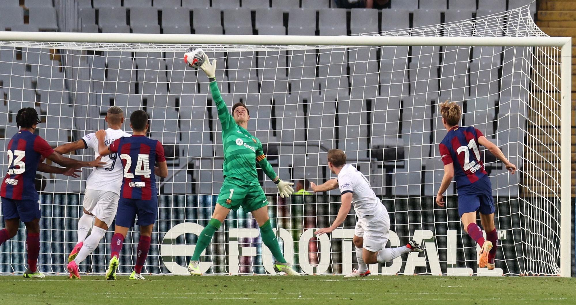 Les millors imatges del debut del Barça al Lluís Companys en el Trofeu Joan Gamper