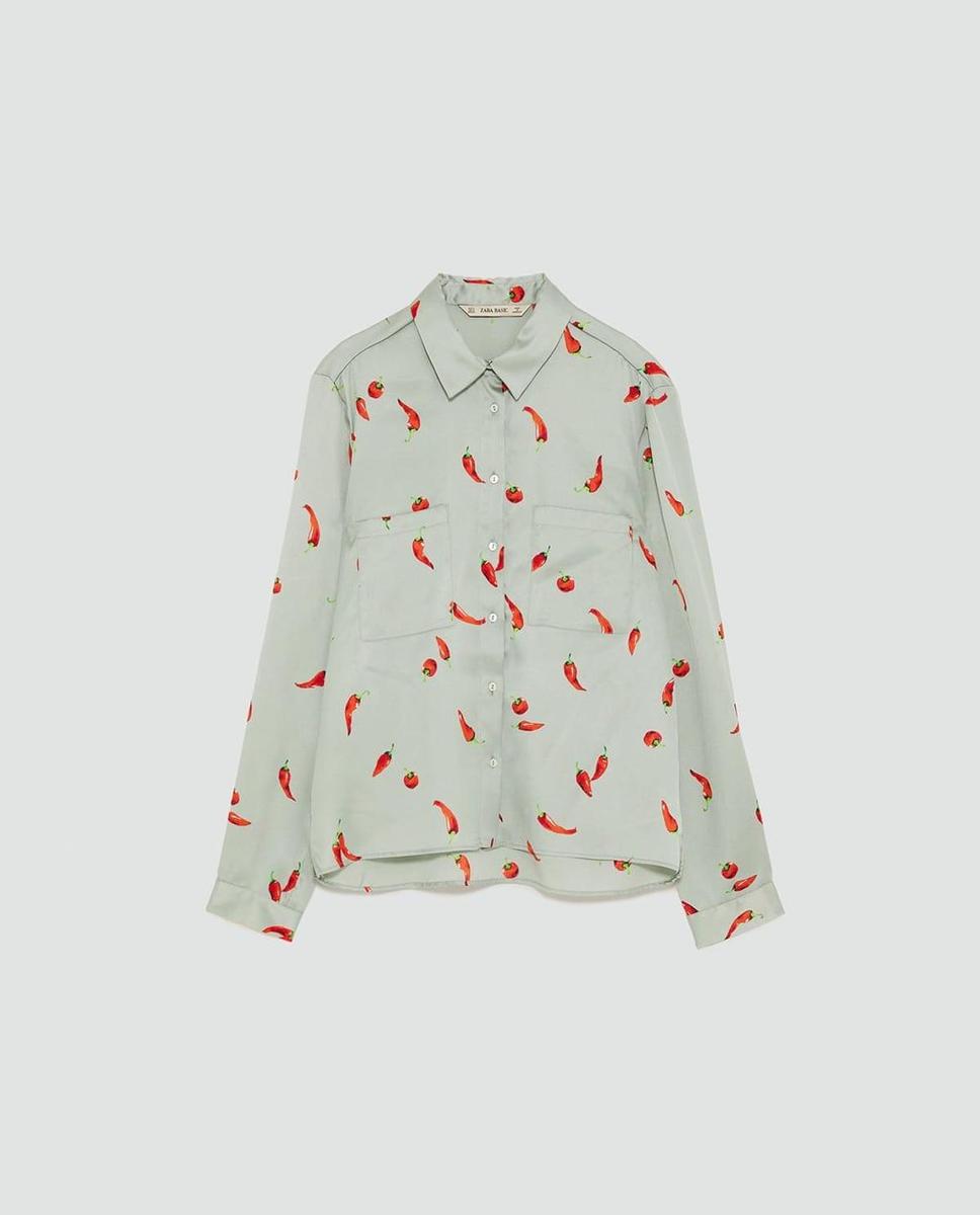 Blusa con estampado de guindillas de Zara