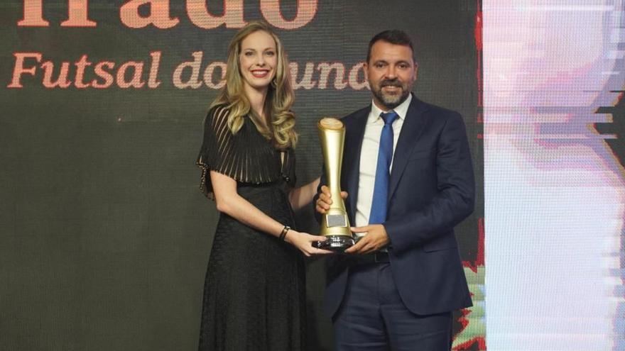 José Tirado recibe en Brasil el premio a mejor director deportivo del mundo