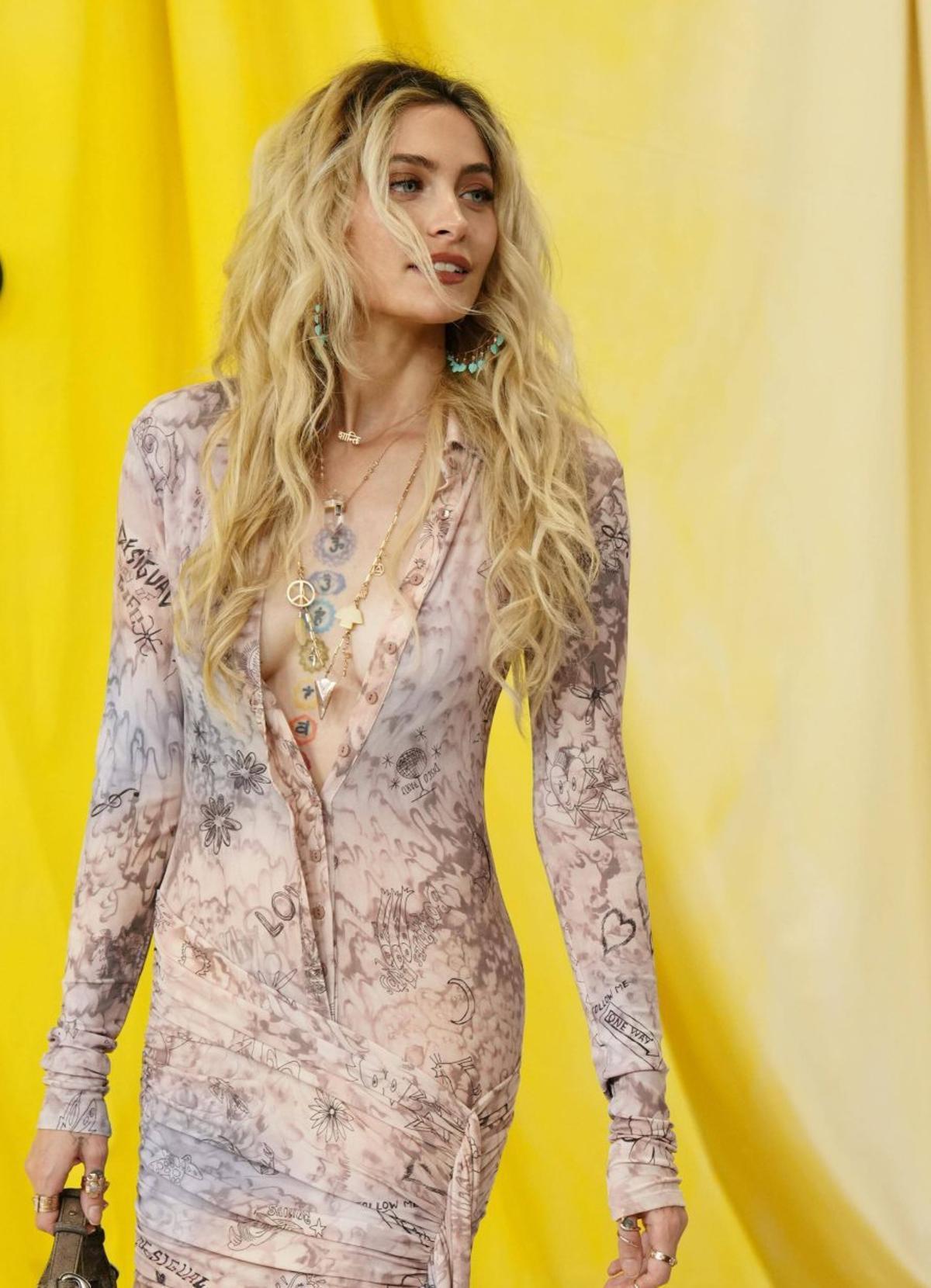 Paris Jackson evoca la relació amb el seu pare en dues cançons