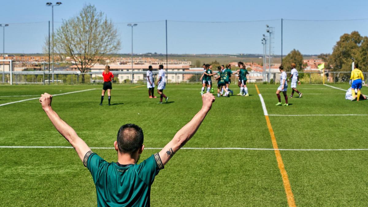 Celebración de un gol del Cacereño ante el Dux Logroño