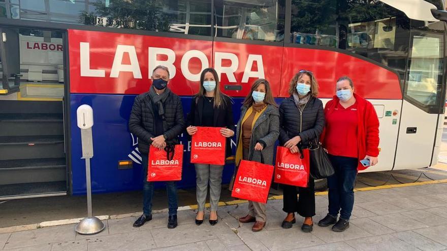 El bus de Labora llega a Museros.