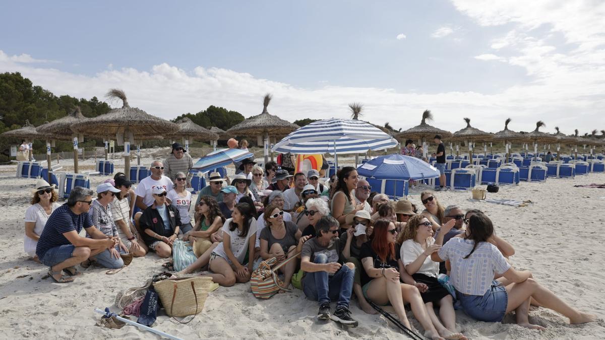 El movimiento Ocupemos nuestras playas se estrena en sa Ràpita