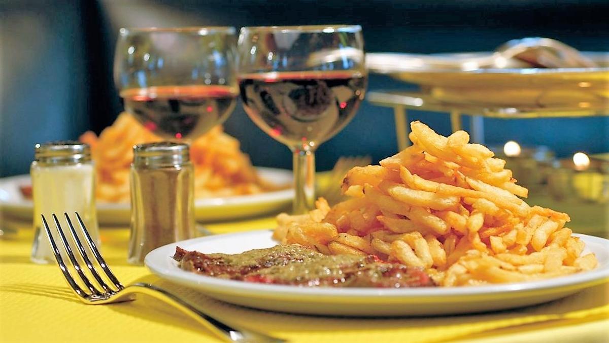 El solomillo con patatas fritas, plato principal del menú de L'Entrecôte.