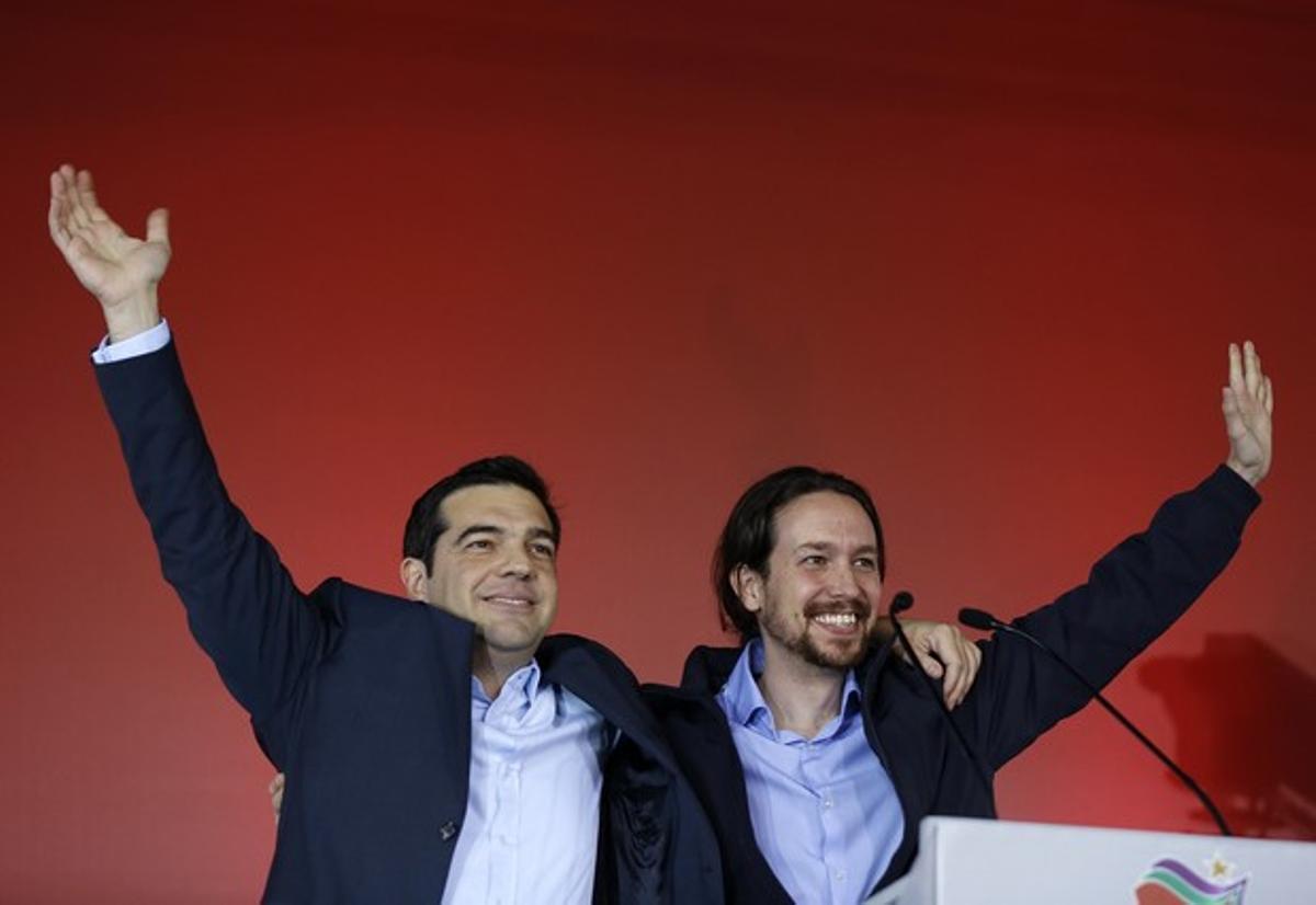 Pablo Iglesias, amb el líder de Syriza, Alexis Tsipras, el 22 de gener a Atenes, en un acte electoral. Pablo Iglesias, amb el líder de Syriza, Alexis Tsipras, el 22 de gener a Atenes, en un acte electoral.