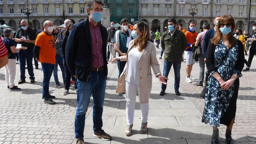 Empleados Alu Ibérica Coruña se concentran para pedir "intervención" empresa