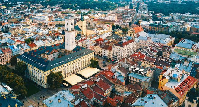 Lviv es bonita desde el cielo y desde el suelo