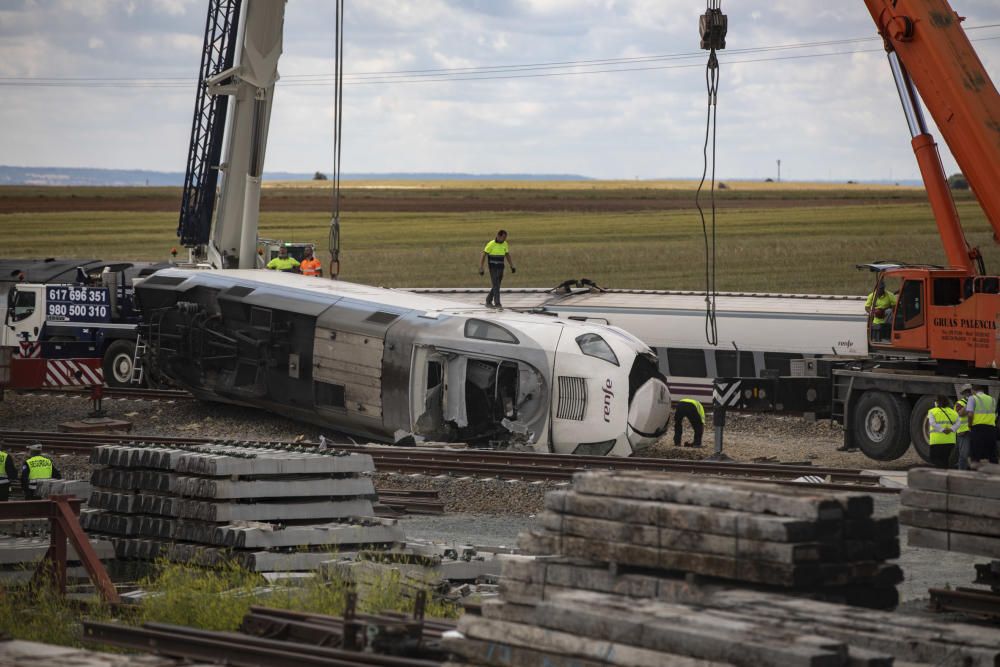 Rescate de la locomotora del Alvia