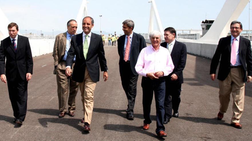 Bernie Ecclestone, en un paseo por el puente del circuito urbano de Valencia