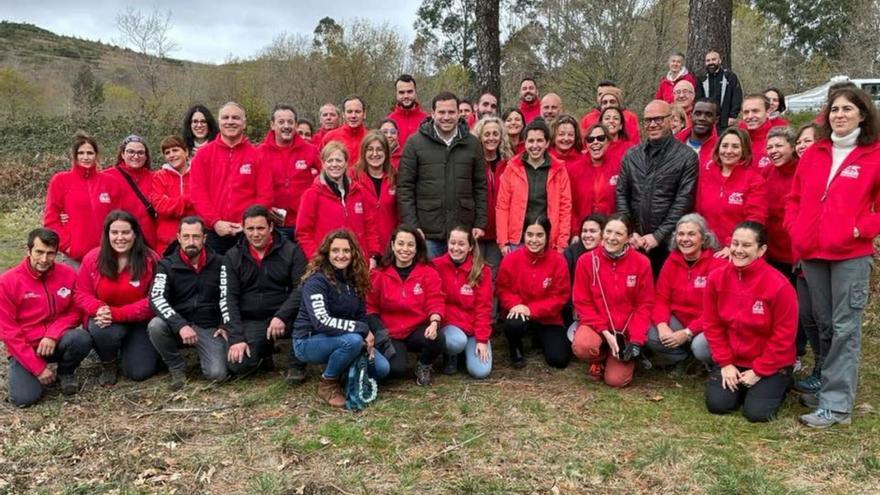 El grupo de voluntarios para los trabajos de ayer.