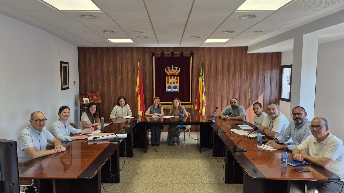 Reunión de los alcaldes con técnicos de la Diputación de Valencia.