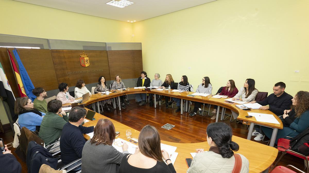 Reunion de los 16 gestores que formarán parte del proyecto 'Cultura Viva'.