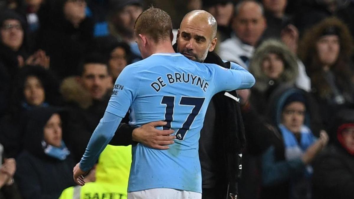 Guardiola sustituyó a De Bruyne para protegerle, tras haber salido en camilla en el anterior partido