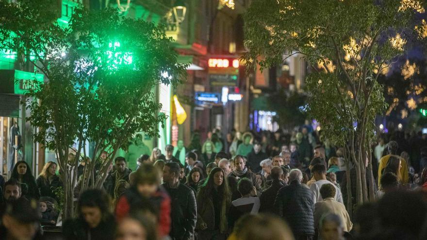 La calle Sant Miquel, abarrotada de gente por la tarde.