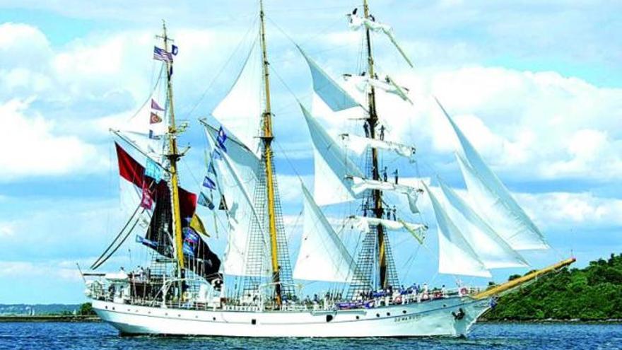 Freire aspira a construir el relevo del &quot;KRI Dewaruci&quot;, el buque escuela de la Armada indonesia (en la foto).